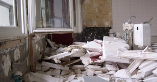 Демонтаж хрущевки в Людиново - удаление старых полов и стен по выгодной цене от 1749 рублей.